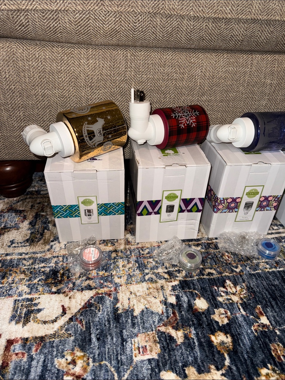 Sale NWT Set of 4 BUNDLE Scentsy Mini Plugin wax fragrance various warmers LOT - Picture 2 of 8